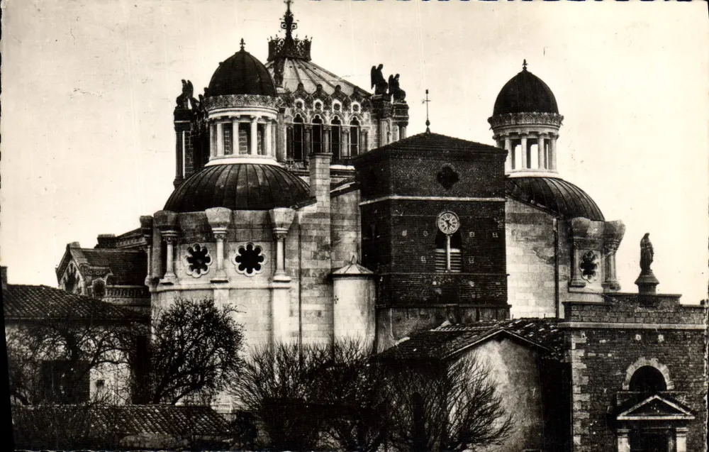 A Basílica e a Igreja Antiga de Ars — Cliché R. VILLAND (Ain) - Frente