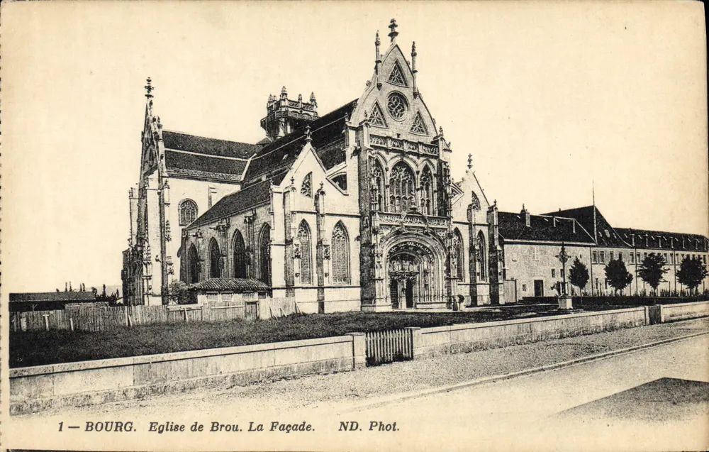 Bourg. Igreja de Brou. A Fachada — ND. Fot. - Frente