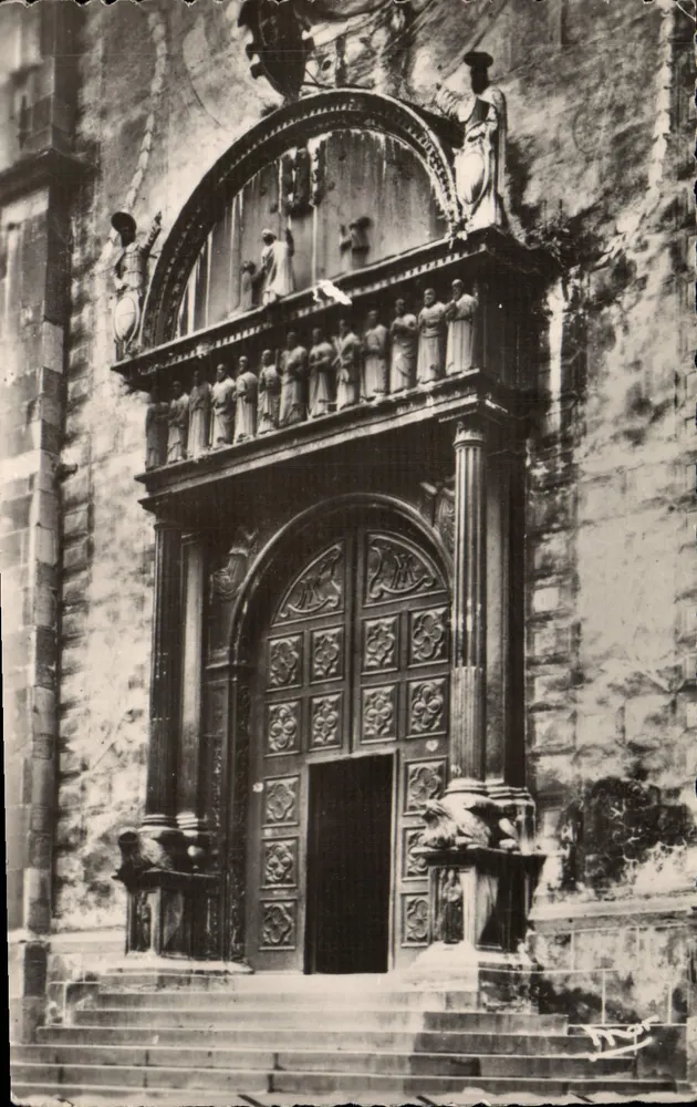 Porta da Catedral — Tende (A.-M.) — Les Éditions MAR, Boulevard de Cimiez, Tende - Frente