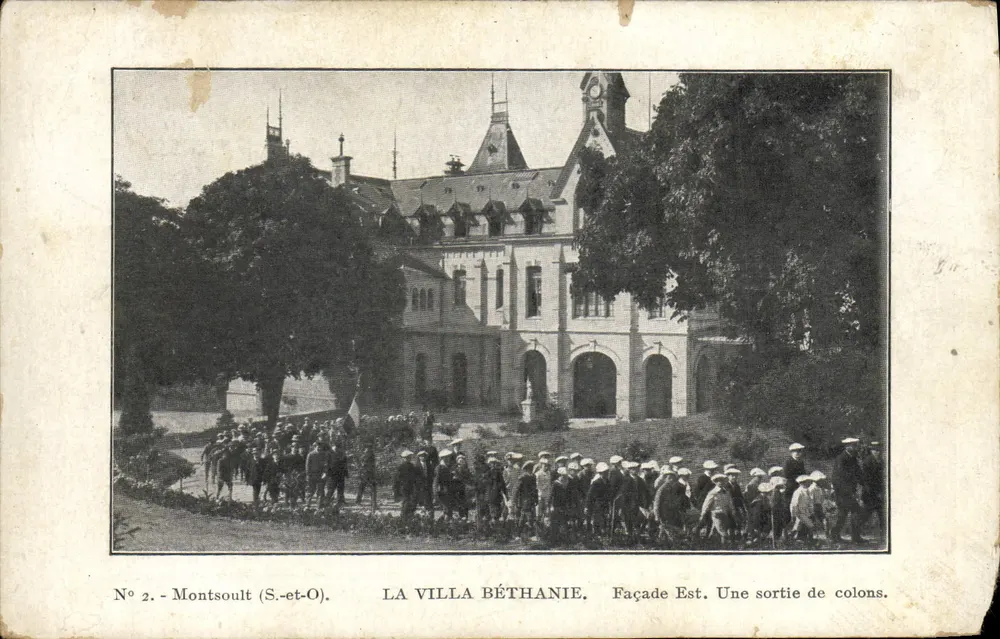 Montsoult (S.-et-O) — La Villa Béthanie, façade Est, une sortie de colons — éditeur non visible, n° 2 - Anverso