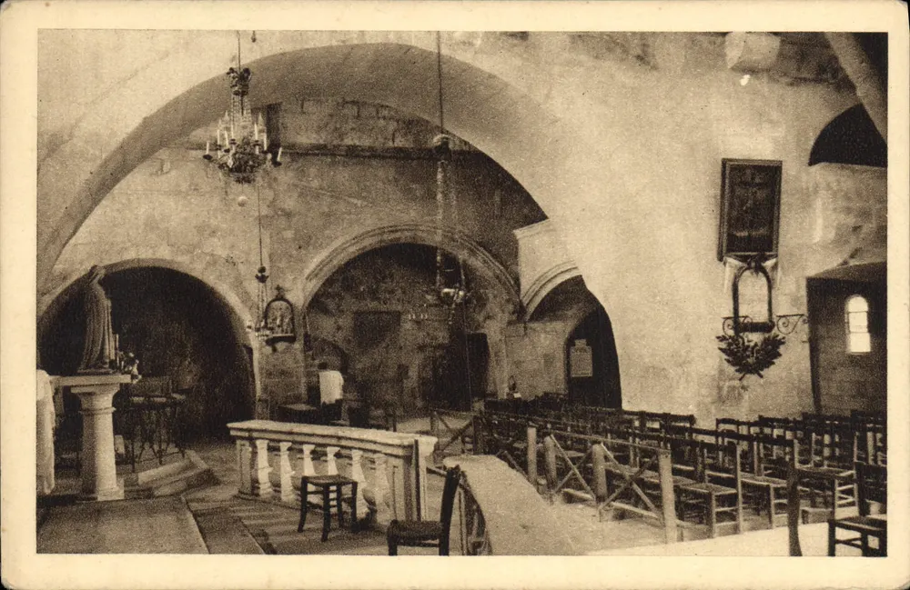 Interno della chiesa di San Vincenzo — Les Baux — resti dei secoli XI, XII, XIV e XVI - Recto