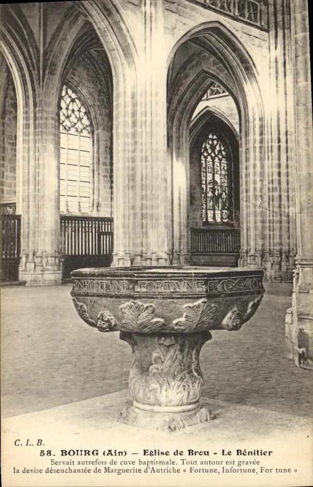 Bourg (Ain) — Igreja de Brou — O Bénitier - Frente