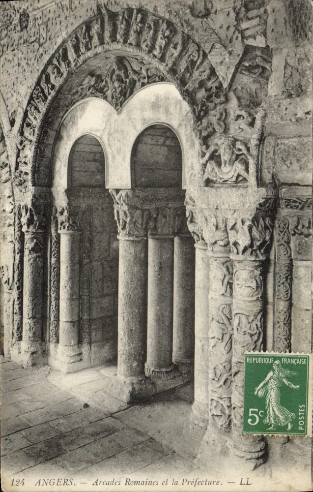 Angers — Romeinse Arcades en het Prefectuur — LL - Voorkant
