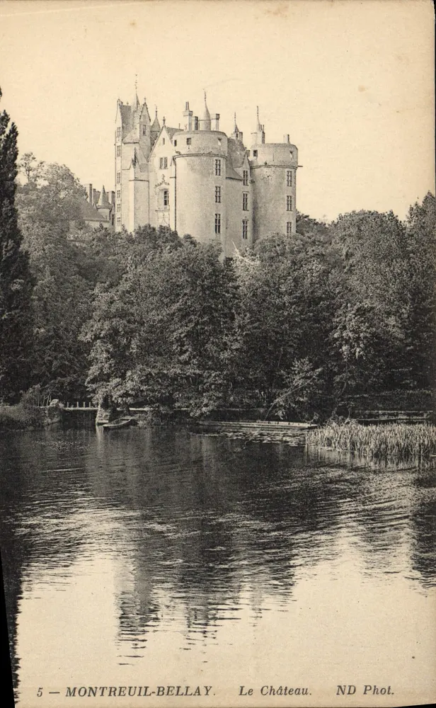 Montreuil-Bellay — O Castelo — ND Phot. - Frente