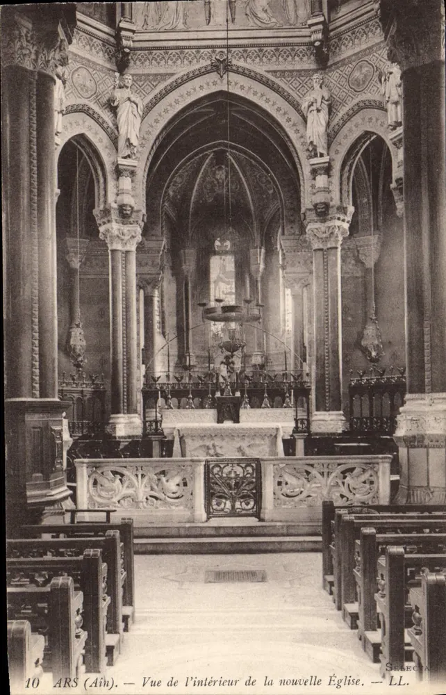 ARS (Ain) — Ansicht von der Innenseite der neuen Kirche — LL. - Vorderseite
