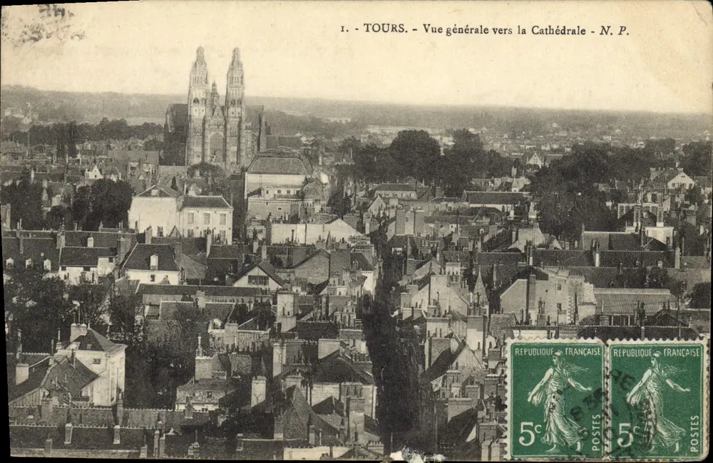 Tours — Vista geral em direção à Catedral — N. P. - Frente