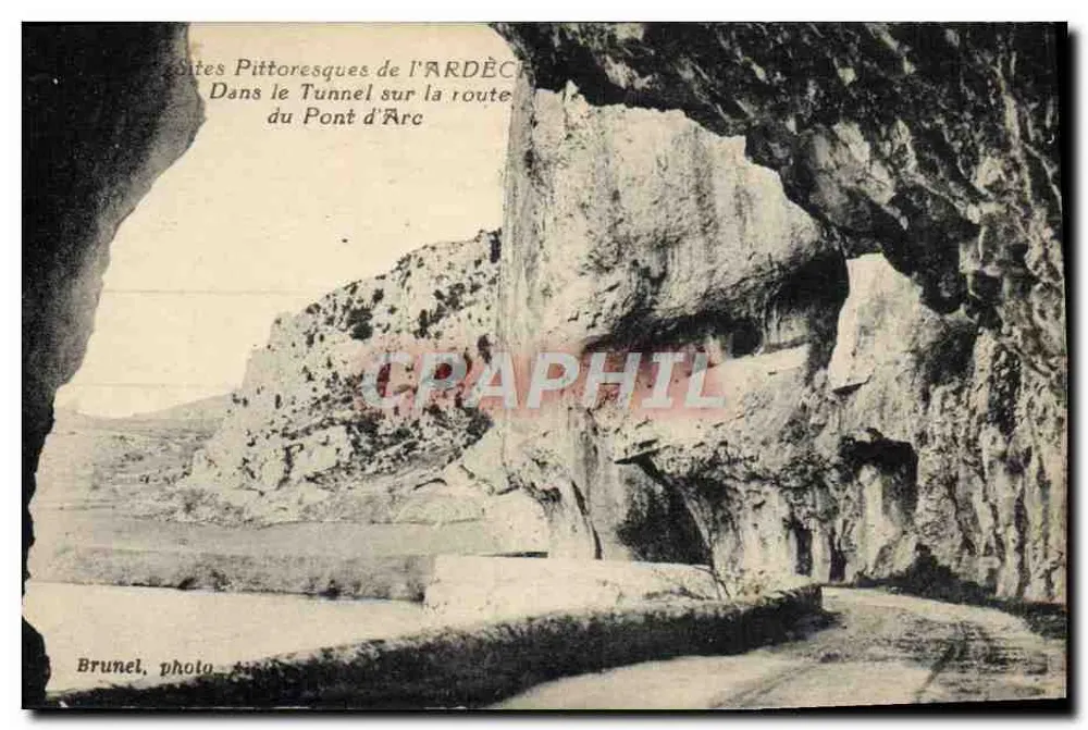 Pittoreske Orte der ARDÈCHE — Im Tunnel auf der Straße zum Pont d'Arc — Brunel, Foto - Vorderseite