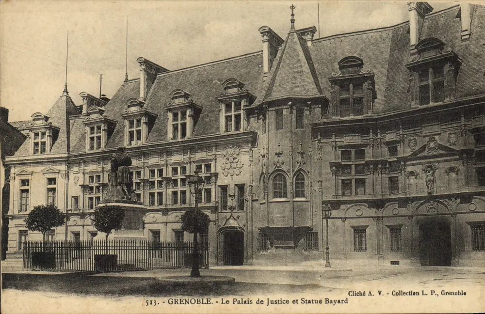 Grenoble - Das Justizpalast und Statue Bayard - Vorderseite