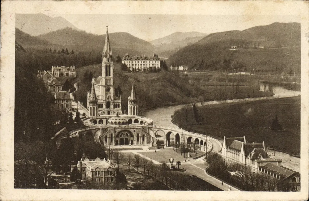 Lourdes — Blick auf die Basilika vom Schloss-Fort — Edition P. Douce n°39 - Vorderseite