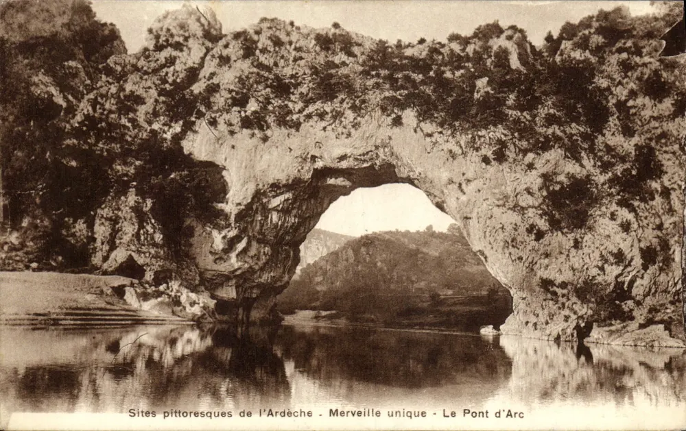 Der Pont d'Arc — malerische Orte der Ardèche — Einzigartiges Wunder — Photo Brunel - Vorderseite