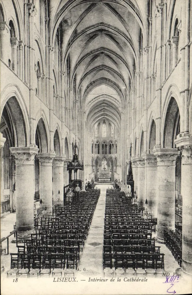 Lisieux — Interior da Catedral — A.G. N°18 - Frente