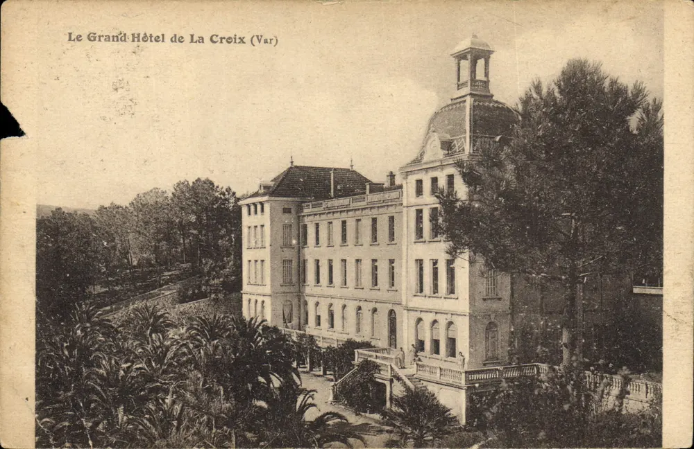 Le Grand Hôtel de La Creix (Var) — bâtiment à toit en tuiles et tourelle, entouré de palmiers et de pins — éditeur R.C. St-Tropes 284 - Anverso