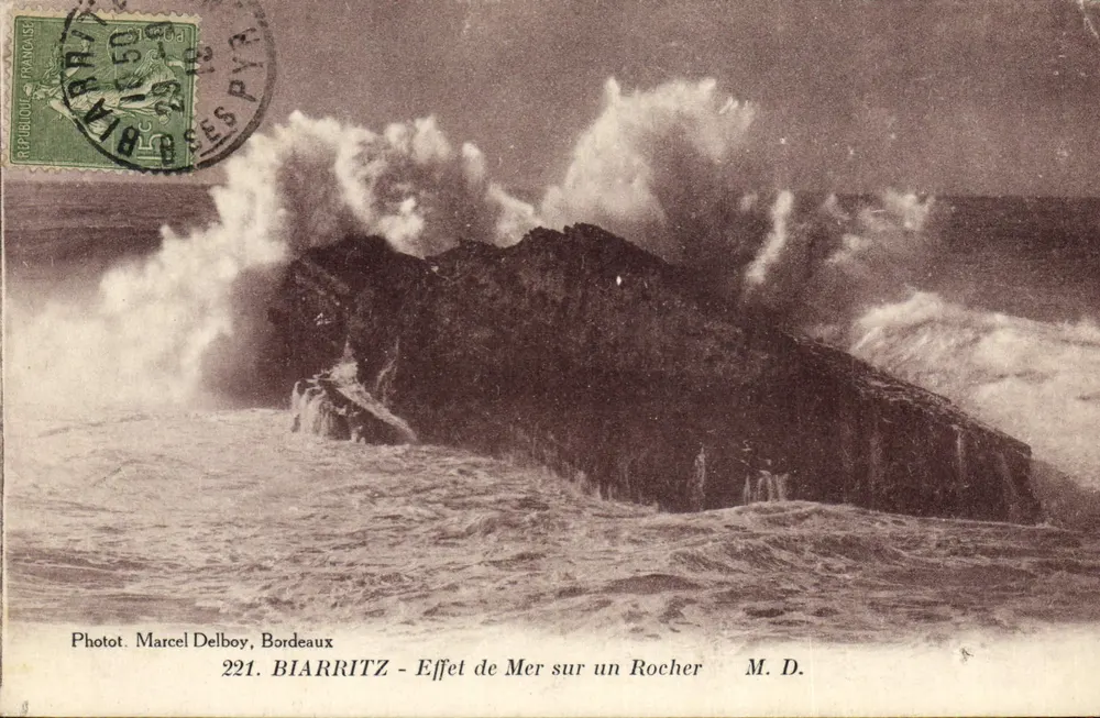 Biarritz - Efeito do Mar sobre uma Rocha — Fotot. Marcel Delboy, Bordeaux — n° 221 - Frente