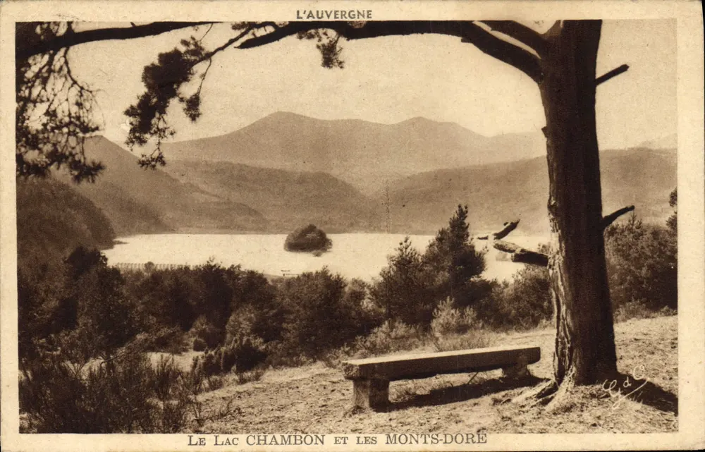 O Lago Chambon e os Monts-Dore — A Auvergne — editor C. d. (C. d. ©) - Frente