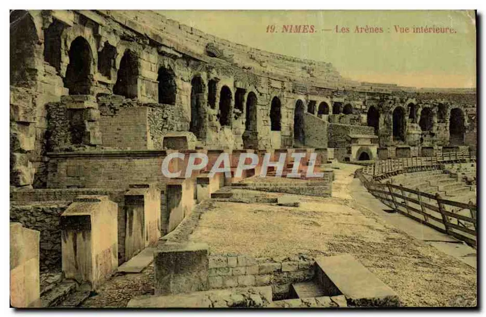 Nîmes — Les Arènes : Vue intérieure. — Éditeur : C. L. B. (Nîmes) — N° 19 - Frente