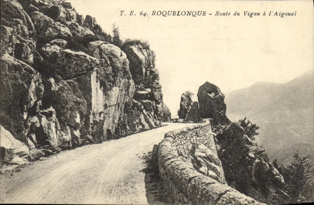 Roquelongue — Estrada do Vigan para o Aigoual — T.E. 64 - Frente