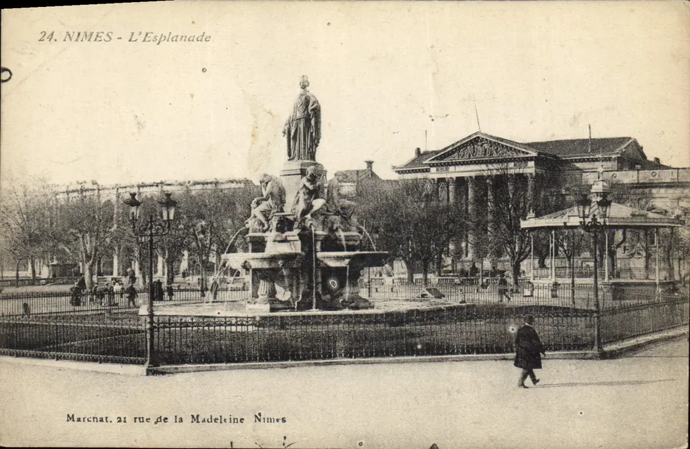 Nîmes - A Esplanada — Fontaine de la Madeleine, editor Marchnat, n°24 - Frente