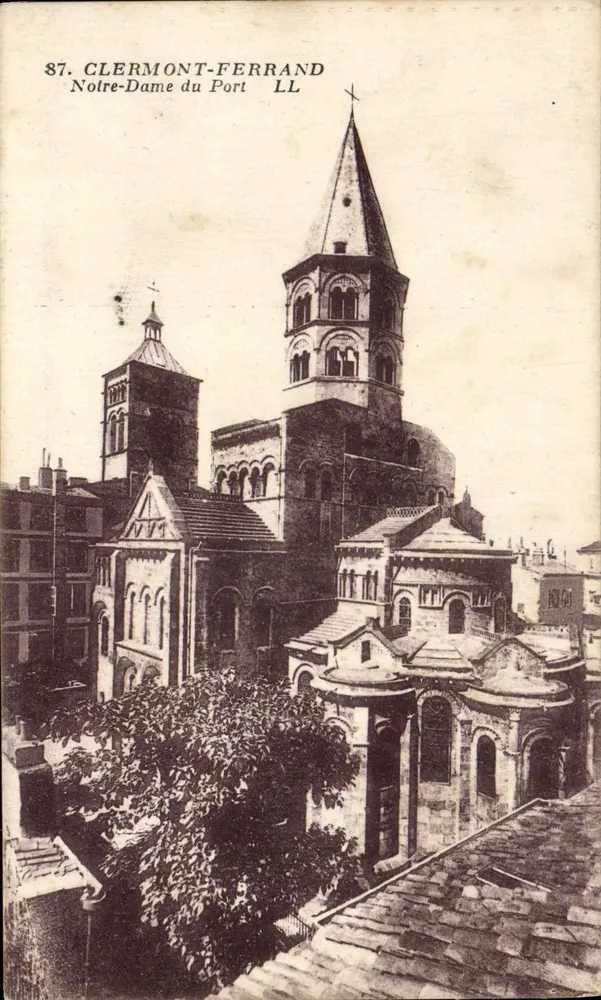 Clermont-Ferrand — Igreja de Nossa Senhora do Porto — LL - Frente