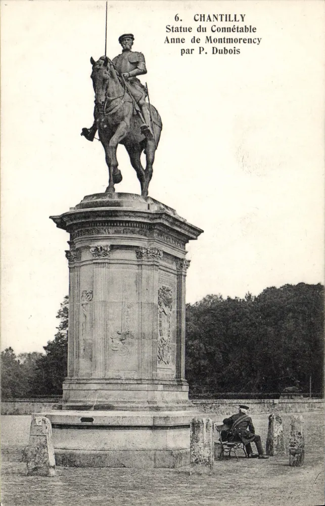 Chantilly — Statue des Constabulars Anne de Montmorency von P. Dubois — Héliotypie Bourdier et Faucheux, Versailles - Vorderseite