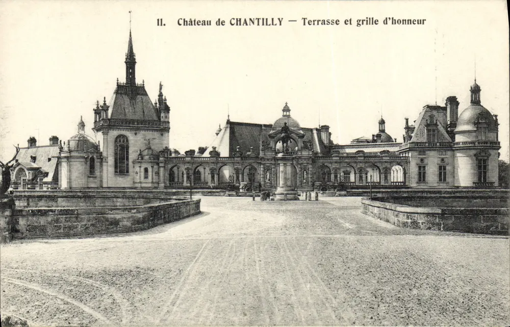 Castelo de Chantilly — Terraço e grade de honra — Heliotipia A. Courdier, Versailles - Frente