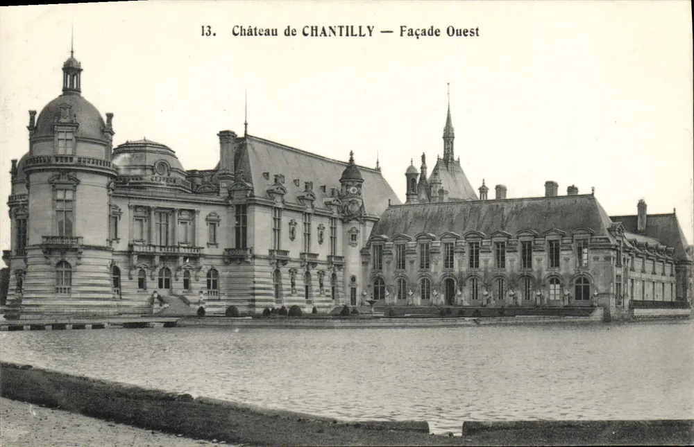 Château de CHANTILLY — Façade Ouest — Héliotypie A. Bourdier, Versailles - Frente