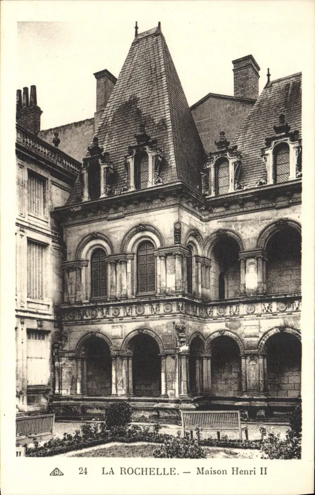 La Rochelle — Casa Henri II — Bilhete postal antigo dos Arts - Frente