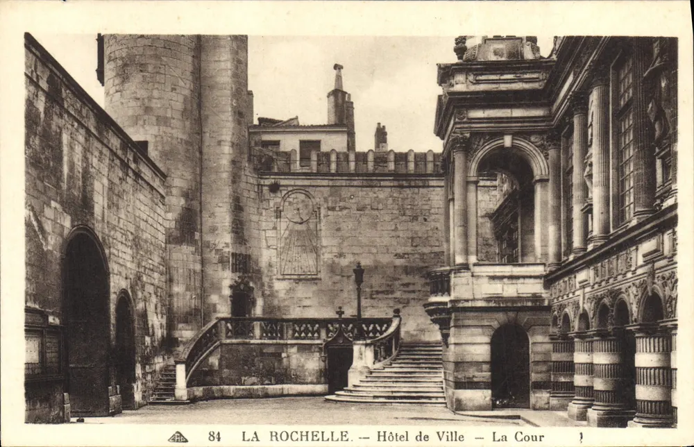 La Rochelle — Rathaus — Der Innenhof - Vorderseite