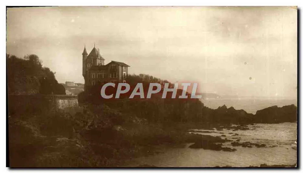 Castelo sobre falésia — vista costeira — M. GIRARD, Editor, Biarritz - Frente