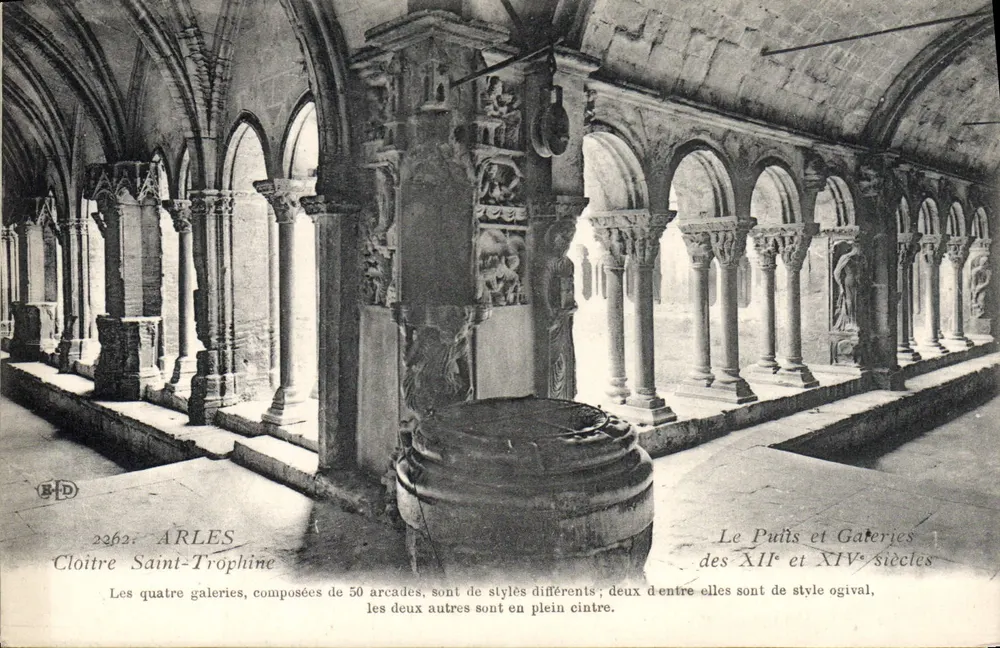 Arles — Klostergarten Saint-Trophime — Die vier Galerien bestehend aus 50 Bögen, zwei im Spitzbogenstil, zwei im Rundbogenstil — B.D. n°2262 - Vorderseite