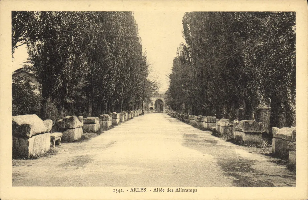 Arles - Avenida dos Aliscamps — editor La Cigogne, n° 1342 - Frente