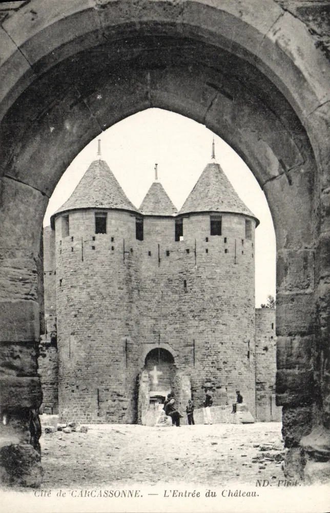 Cidade de CARCASSONNE — A Entrada do Castelo — ND. Pilot. - Frente