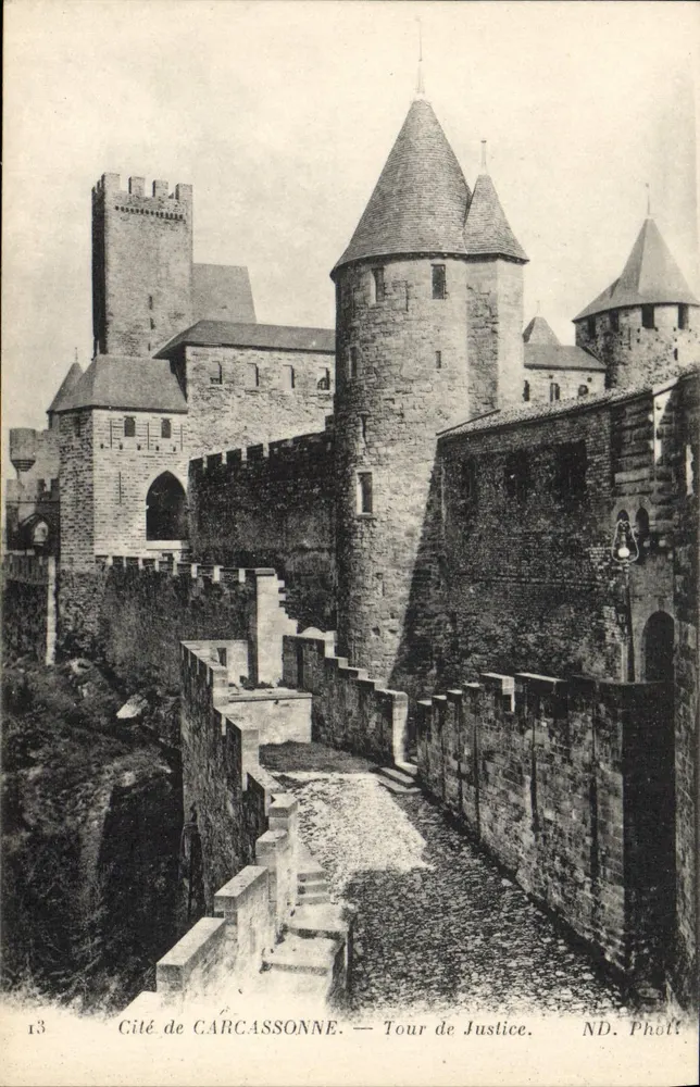 Cité de CARCASSONNE — Torre da Justiça — ND. Fot. - Frente