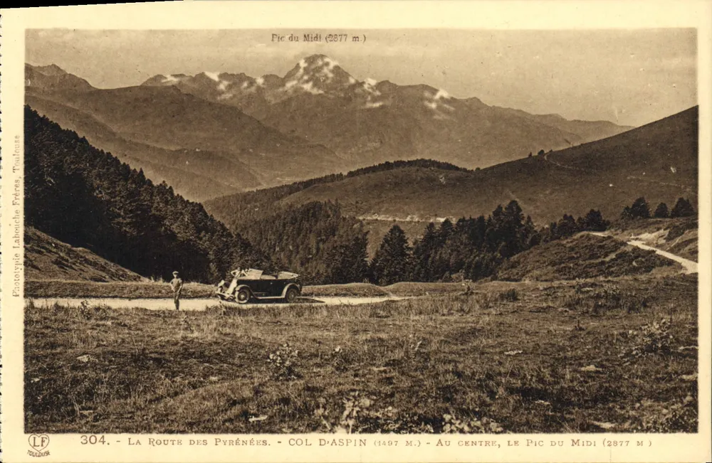 A Estrada dos Pirineus — Passo de Aspin (1497 m) — No centro, o Pic du Midi (2877 m) — Fototipia Labouche Frères, Toulouse - Frente