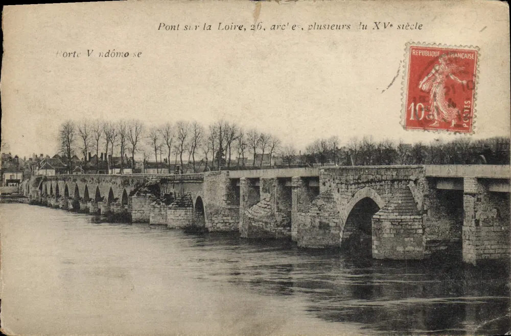 Pont sur la Loire — 26 arches, plusieurs du XVe siècle — éditeur inconnu, n° de série non visible - Frente