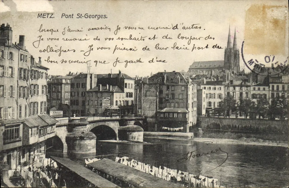 Metz. Pont St-Georges — vue du fleuve avec édifice religieux en arrière-plan — éditeur non visible, n° de série non lisible - Frente
