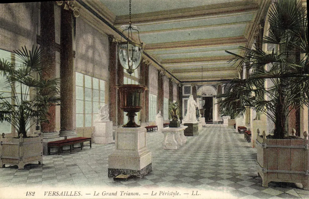 Versailles — O Grande Trianon — O Pórtico — LL. — n° 182 - Frente