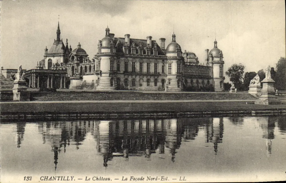 Chantilly — O Castelo — A Fachada Nordeste — LL - Frente