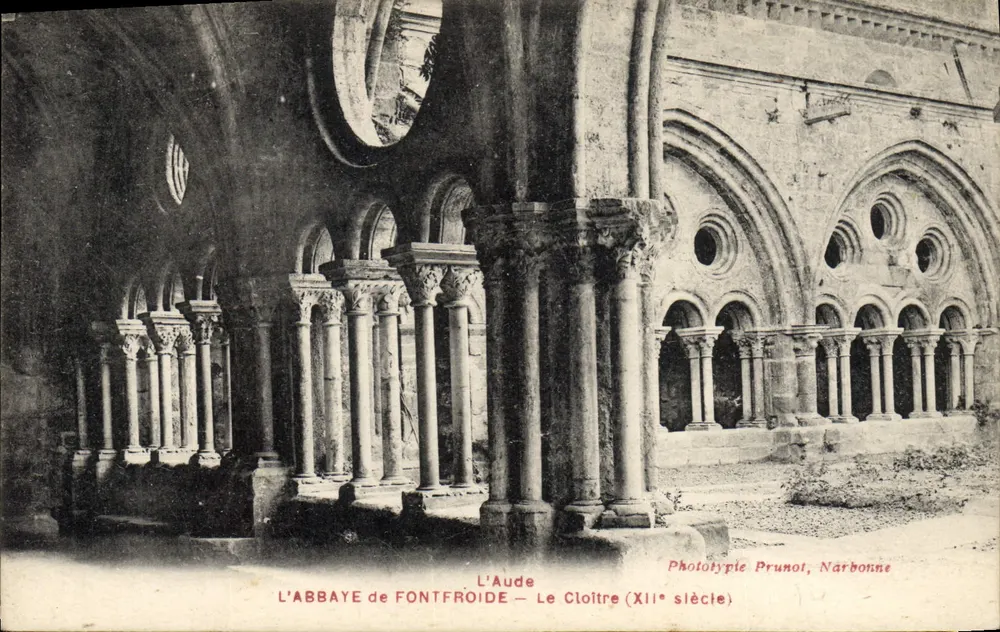 A ABBEY DE FONTFRÔIDE — O Claustro (século XII) — Fototipia Prunot, Narbonne - Frente
