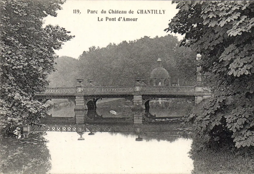 Parque do Castelo de Chantilly — O Ponte do Amor — Héliotypie Bourdier et Faucheux, Versailles, n°119 - Frente