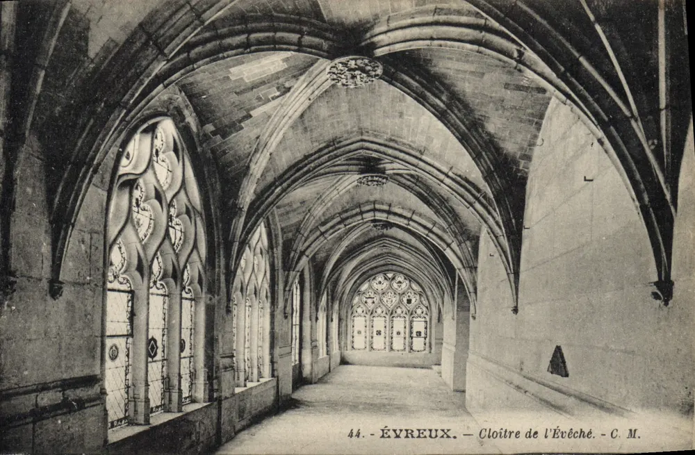 Évreux — Claustro do Bispo — C. M. - Frente