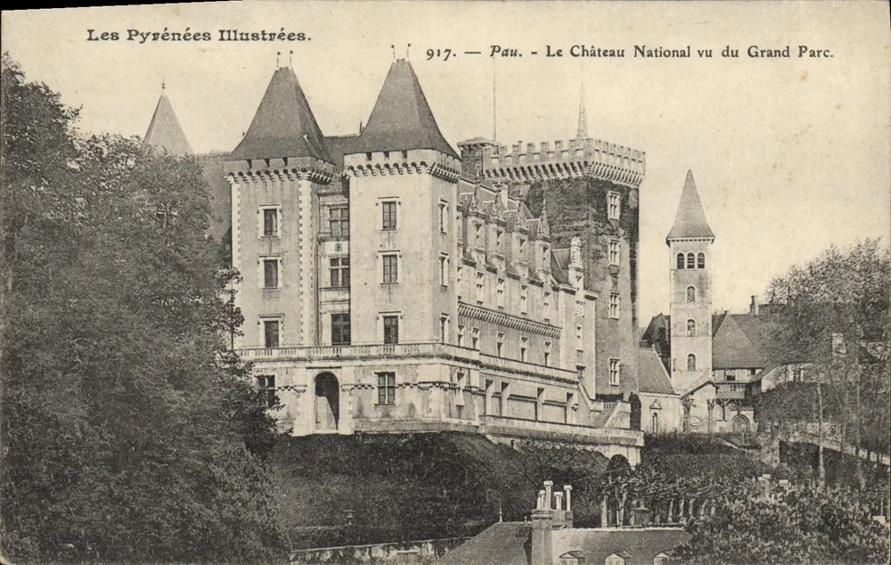Pau — Das Nationalschloss vom Grand Park aus gesehen — Les Pyrénées Illustrées, Nr. 917 - Vorderseite