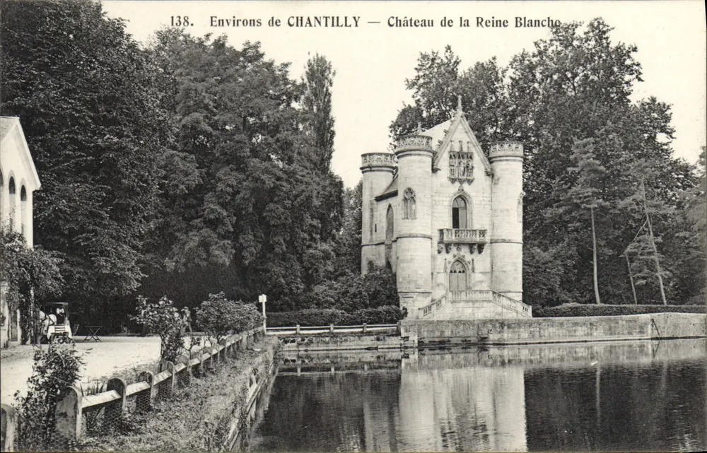 Um CHANTILLY — Schloss der Weißen Königin — Héliotypie Bourdier et Faucheux, Nr. 138 - Vorderseite