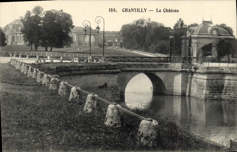 Chantilly — O Castelo — Hélio. A. Bourdier, Versailles - Frente