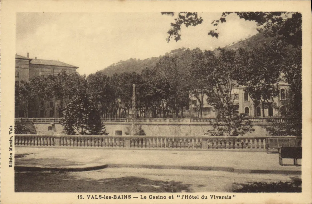 VALS-les-BAINS — Das Casino und "l'Hôtel du Vivarais" — Edition Martin, Vals, n°19 - Vorderseite