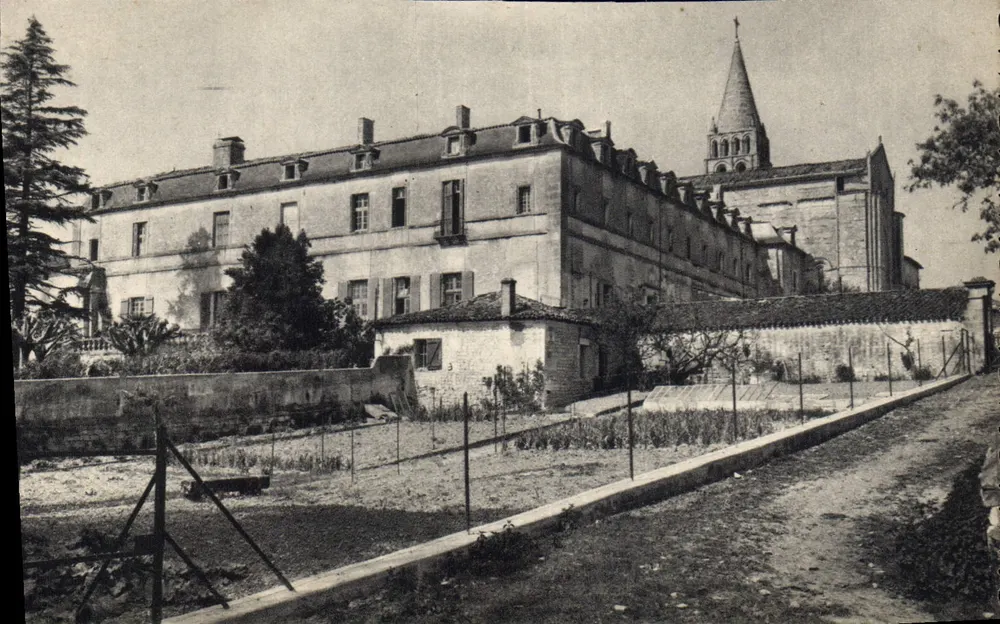 Abbaye de Bassac — Vue générale au sud-est prise des bords de la Charente — Éditions A. Gilbert, Jarnac - Vorderseite