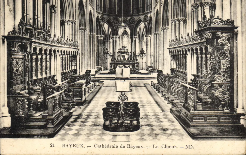 Bayeux — Catedral de Bayeux — O Coro — ND. - Frente