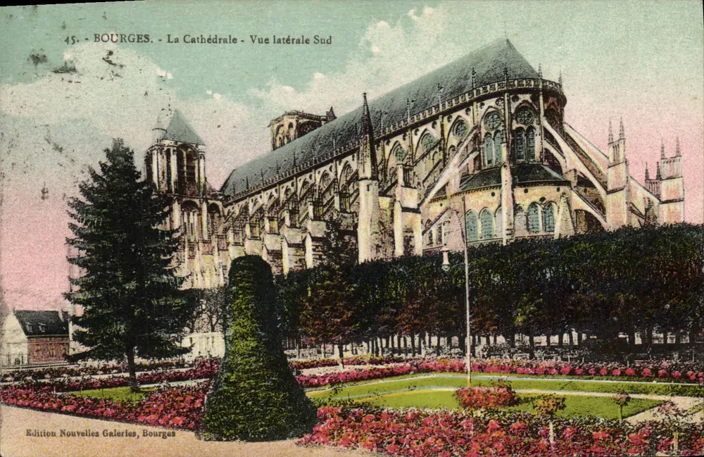 Bourges - La Cattedrale - Vista laterale Sud — Edizione Nouvelles Galeries, Bourges, n°45 - Recto