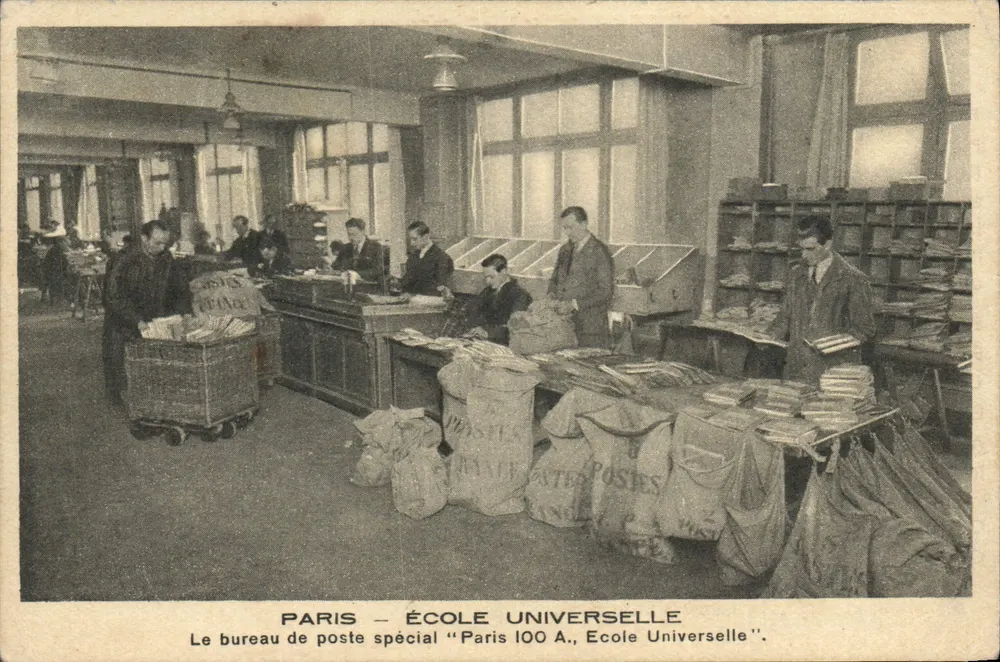 Paris — École Universelle — Das Sonderpostamt "Paris 100 A, École Universelle" - Vorderseite