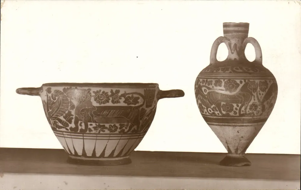 Vasos gregos — Louvre — Aux Musées d'Europe, editor - Frente