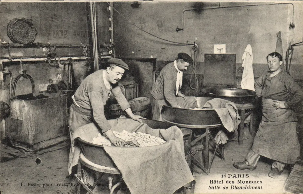 Wäscheraum — Münzhof, Paris — I. Basile, phot.-edit. Robinson, Sèvres - Vorderseite